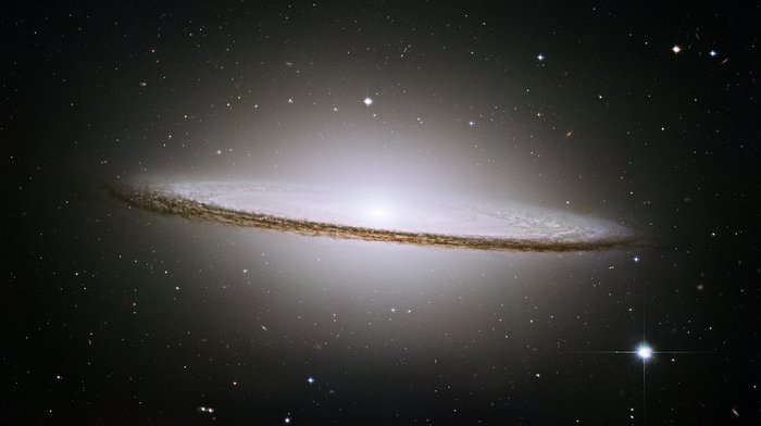30 изумителни изображения на телескопа Hubble по повод 30 години от изстрелването му (галерия)
