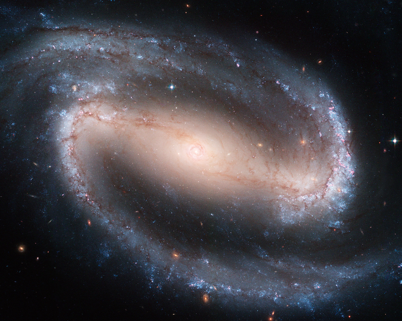 30 изумителни изображения на телескопа Hubble по повод 30 години от изстрелването му (галерия)