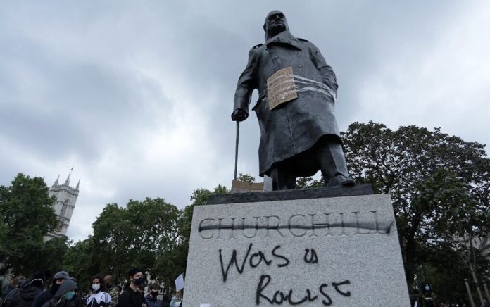 BRITAIN-US-RACISM-UNREST-FLOYD Google се извини за изчезнало изображение на Чърчил от Knowledge Graph