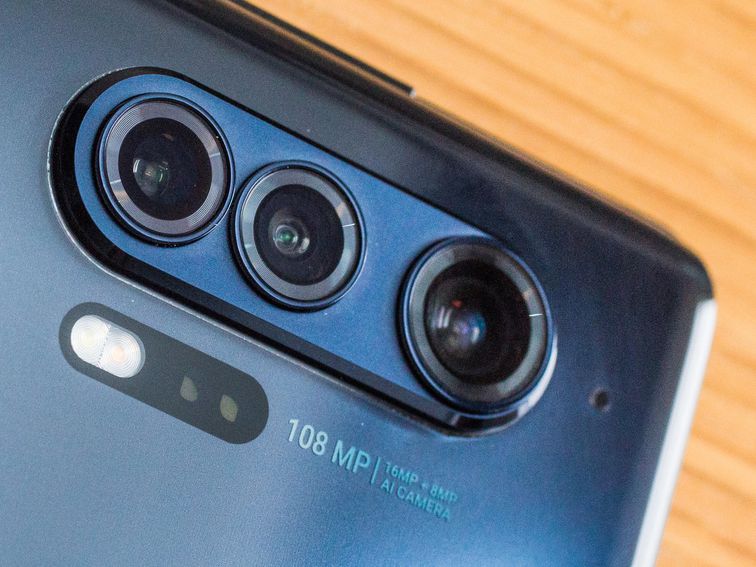 Заслужаваше ли си чакането: Motorola Edge+