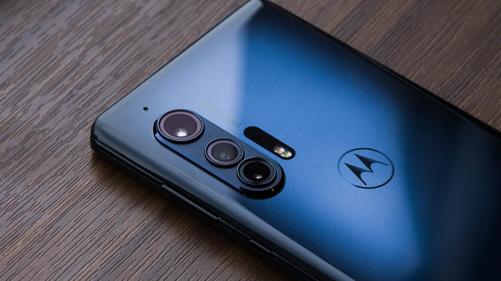 Заслужаваше ли си чакането: Motorola Edge+