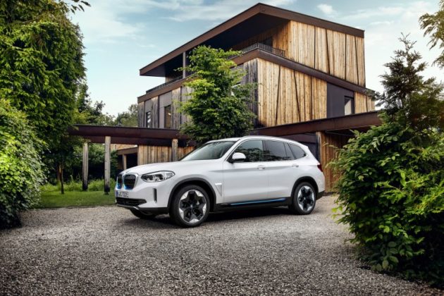 Официален анонс на серийния електрически кросоувър BMW iX3