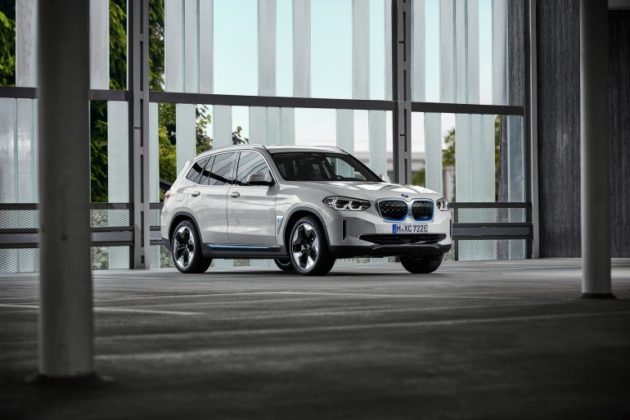 Официален анонс на серийния електрически кросоувър BMW iX3