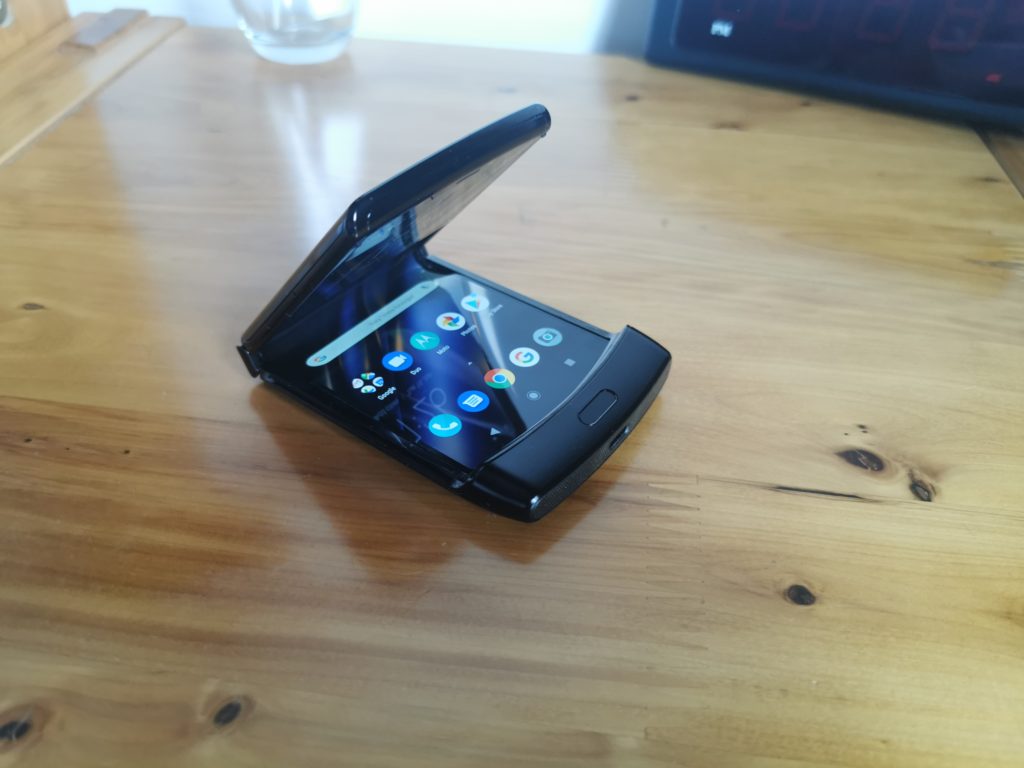 Moto razr – наследник на легенда
