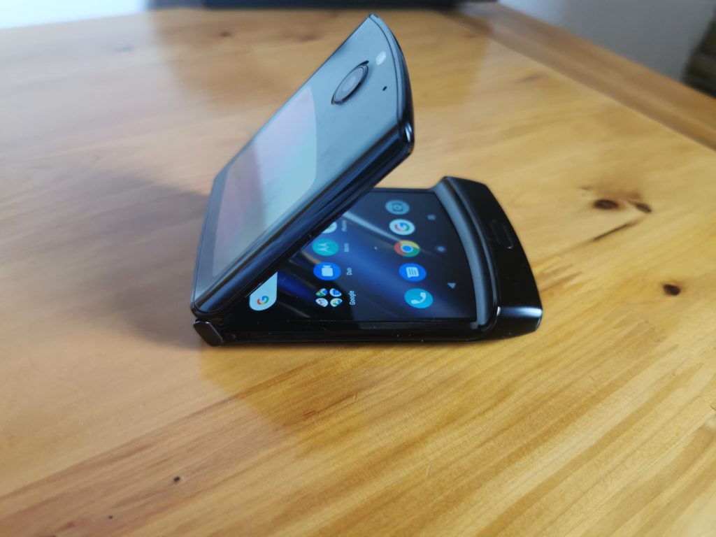 Moto razr – наследник на легенда