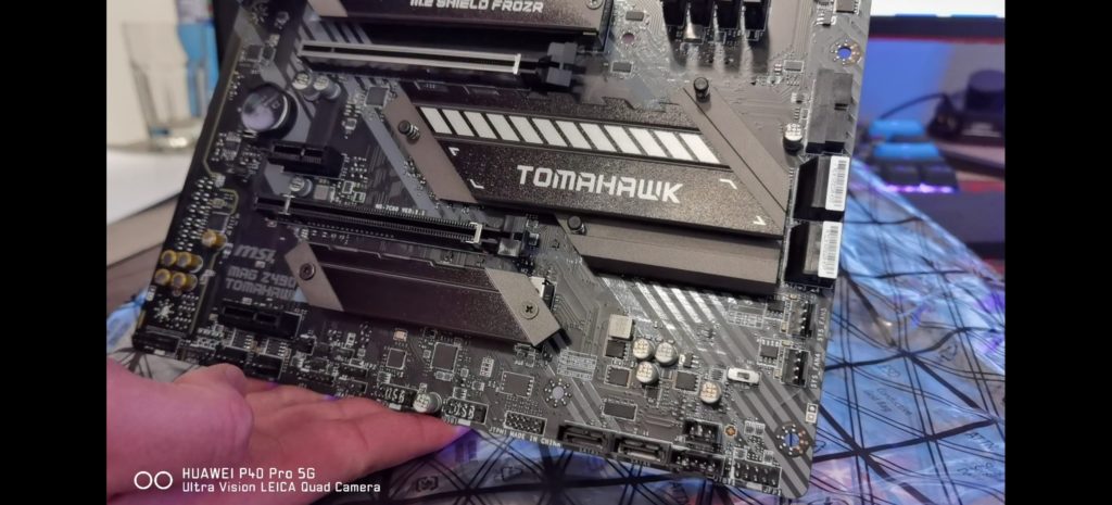 Получихме и отваряме първи MSI MAG Z490 Tomahawk