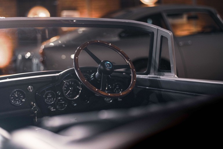 Във Великобритания представиха ‘детския’ електромобил Aston Martin DB5 Junior с цена 000