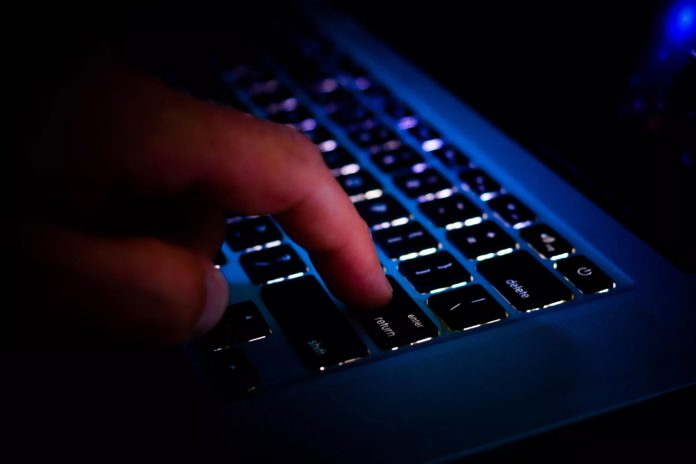 keyboard-security-privacy-laptop-hacking-7923 Проучване: Фалшивите новини представляват най-голямо притеснение за много хора