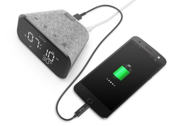 Lenovo представи евтиния Smart Clock Essential часовник с ретро LED екран и говорител