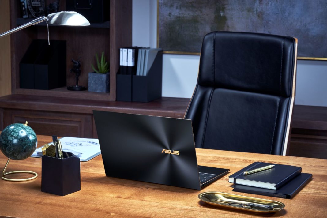 ASUS_ZenBook S UX393_Scenario photo_Jade black and dimond cut Това са новите ултрапортативни лаптопи на ASUS от сериите ZenBook и VivoBook