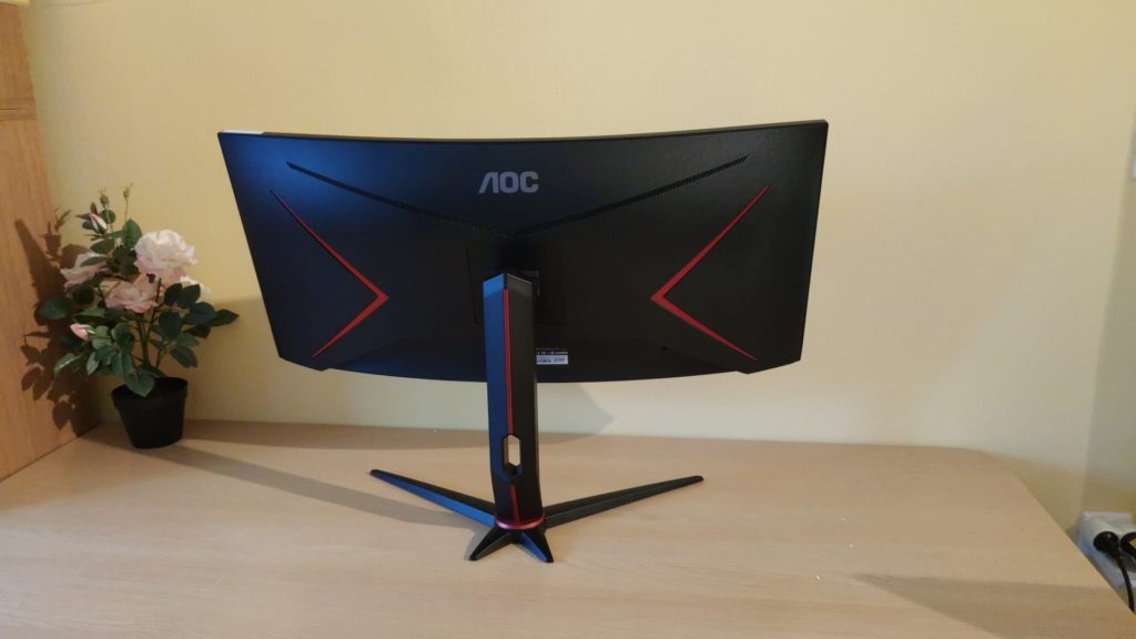 Ревю на AOC CU34G2 – геймърски монитор с извита форма