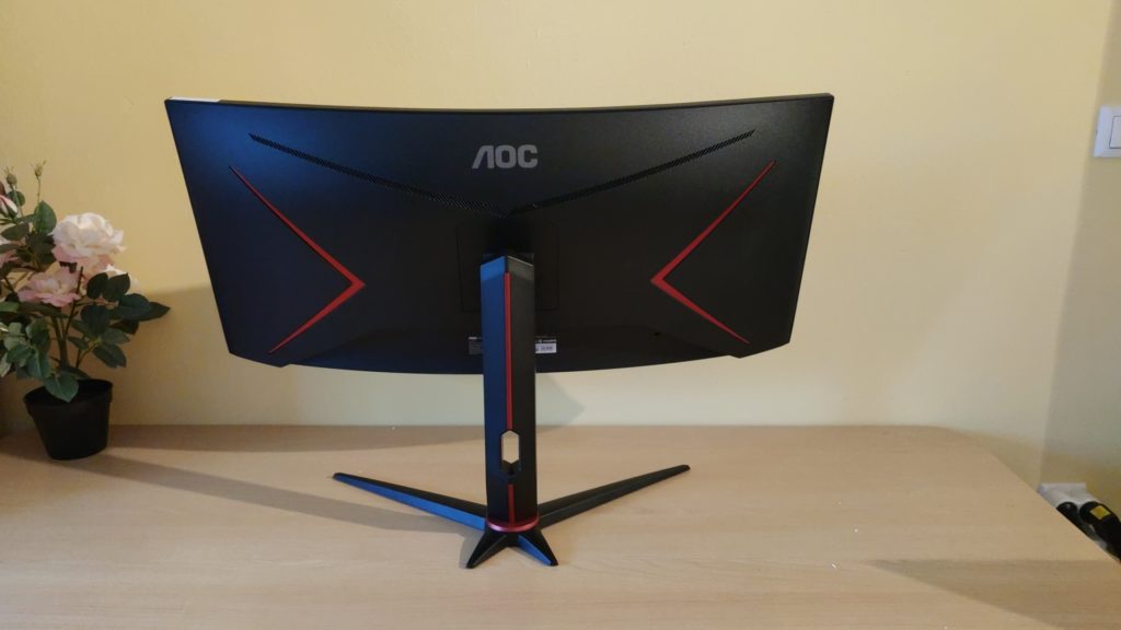 Ревю на AOC CU34G2 – геймърски монитор с извита форма