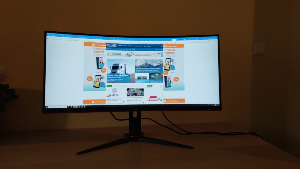 Ревю на AOC CU34G2 – геймърски монитор с извита форма
