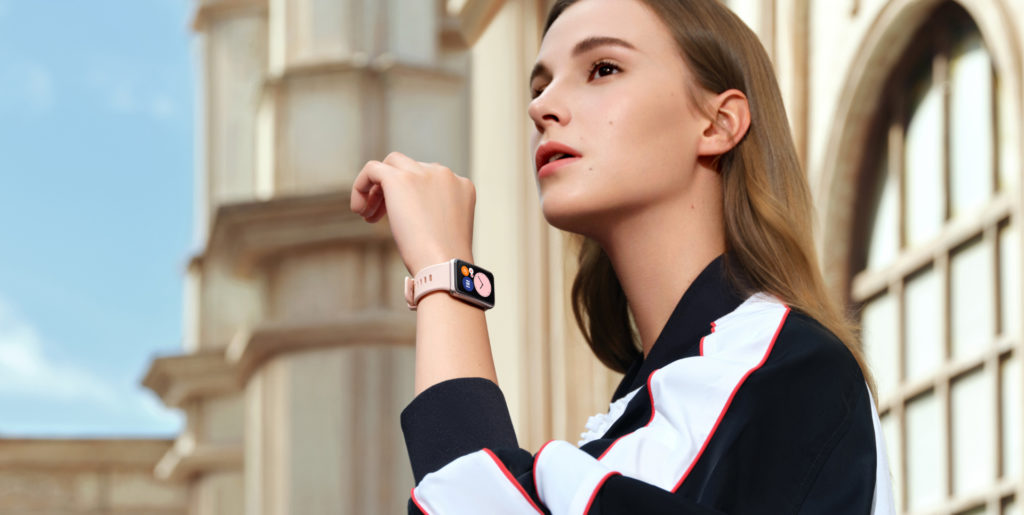 Ревю на Huawei Watch Fit: умно и достъпно решение между фитнес гривна и часовник