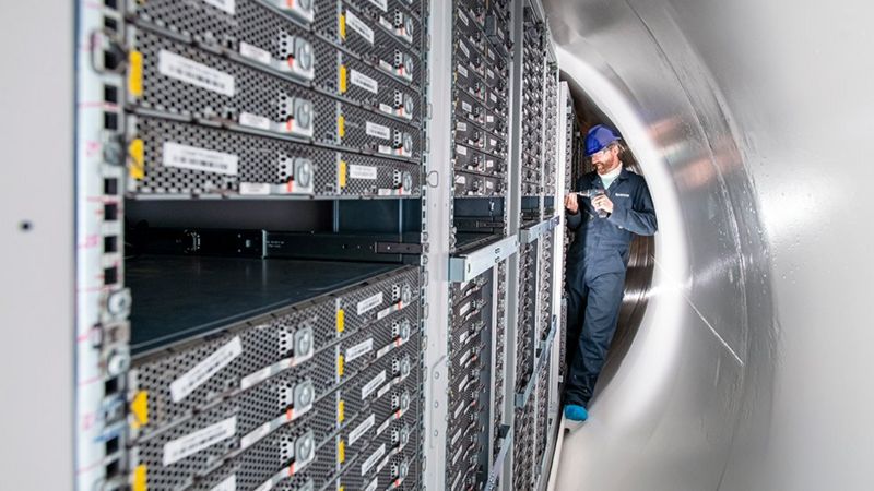 Microsoft извади от водата своя подводен център за данни след две години на дъното на океана
