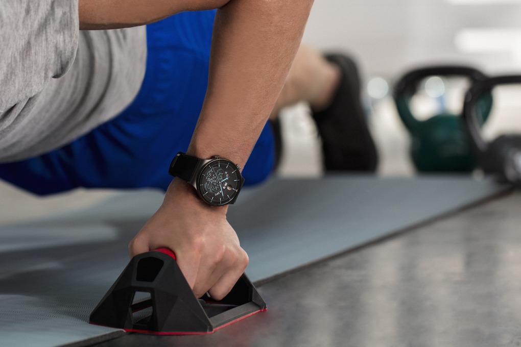Huawei Watch GT 2 Pro стартира продажби в България на цена от 579 лева