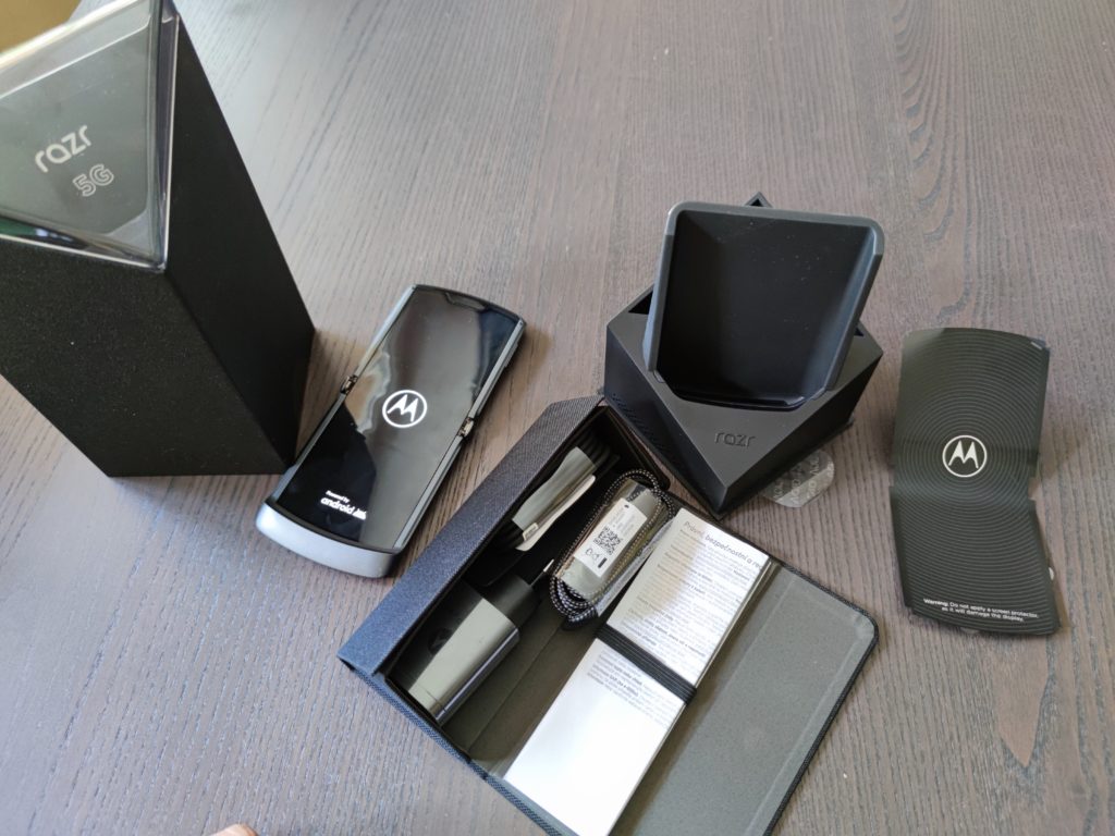 Ревю на Motorola Razr 5G – комбинация от класика и бъдеще
