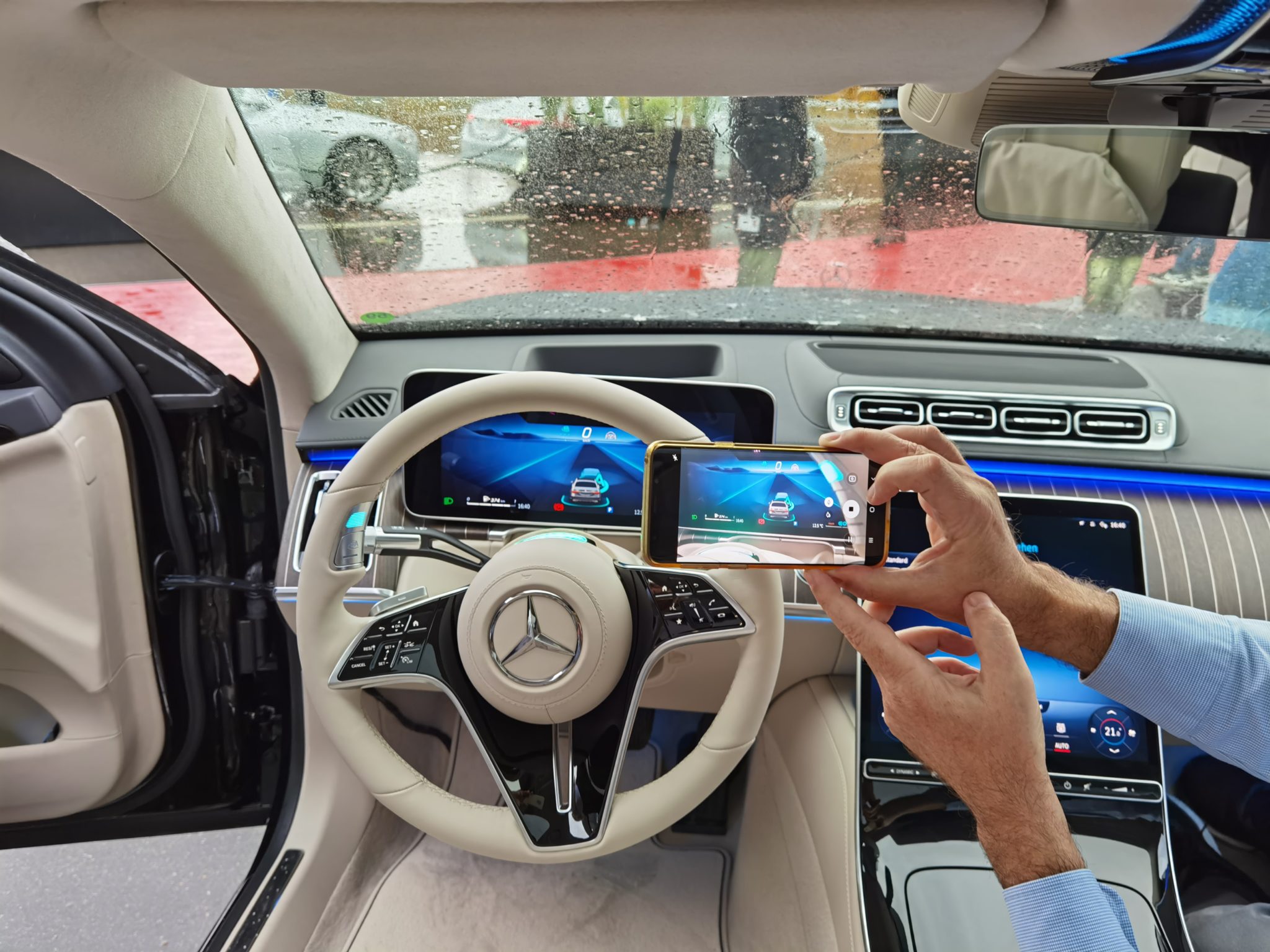 Mercedes Intelligent Drive – революционна система от умни технологии за безопасно и комфортно шофиране