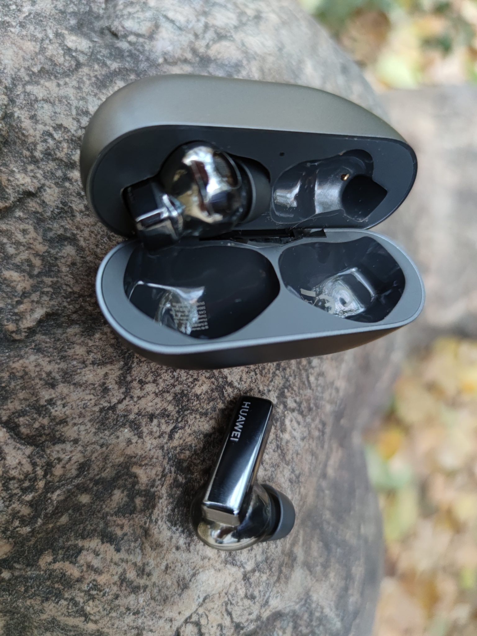 HUAWEI FreeBuds Pro – слушалки с интелигентно динамично шумопотискане