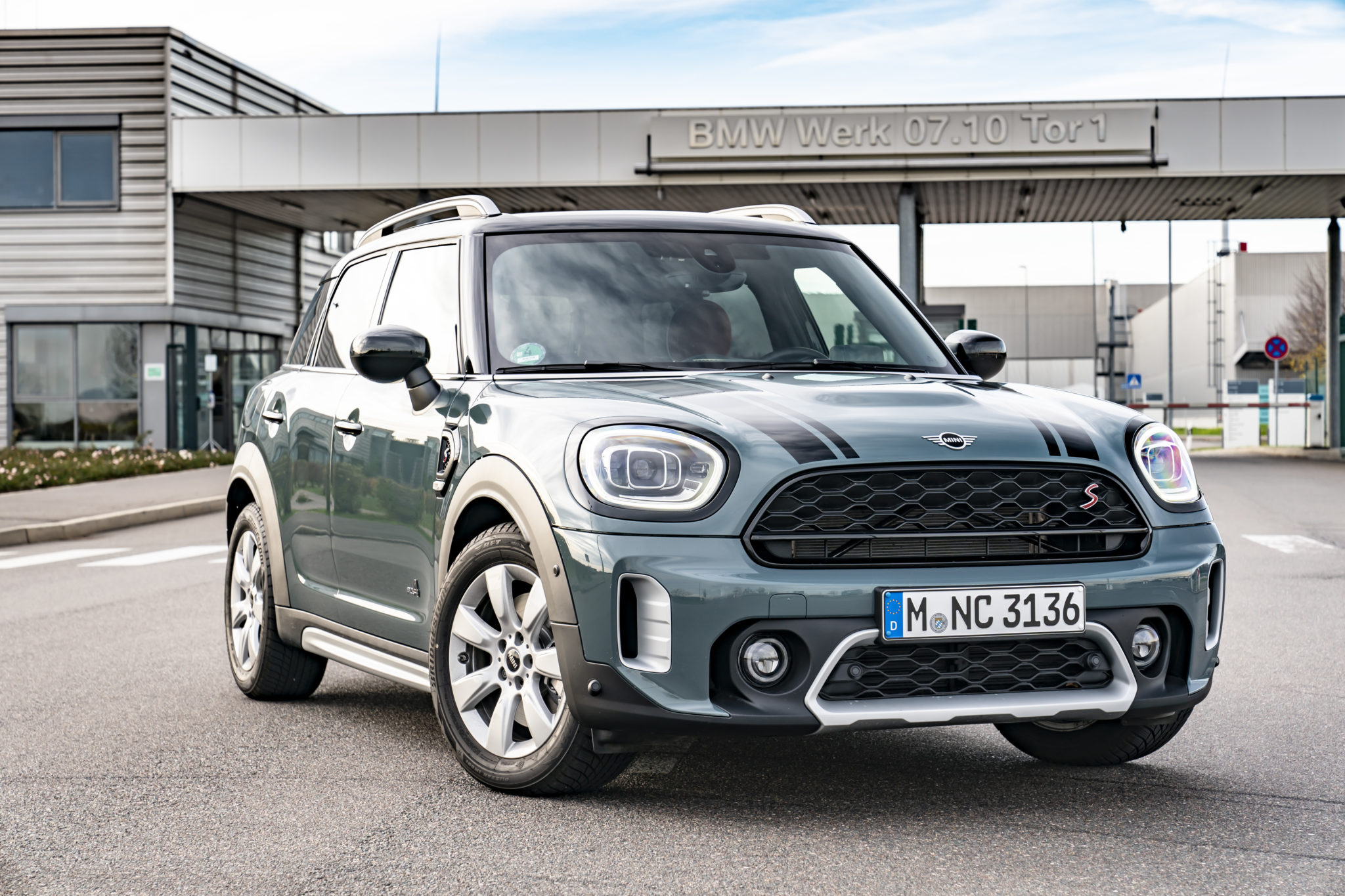 Първото MINI, произведено в Германия ще е кросоувър с електрически вариант