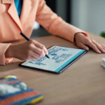 Lenovo Tab P11 Pro – липсващото звено между мощния смартфон и малкия лаптоп