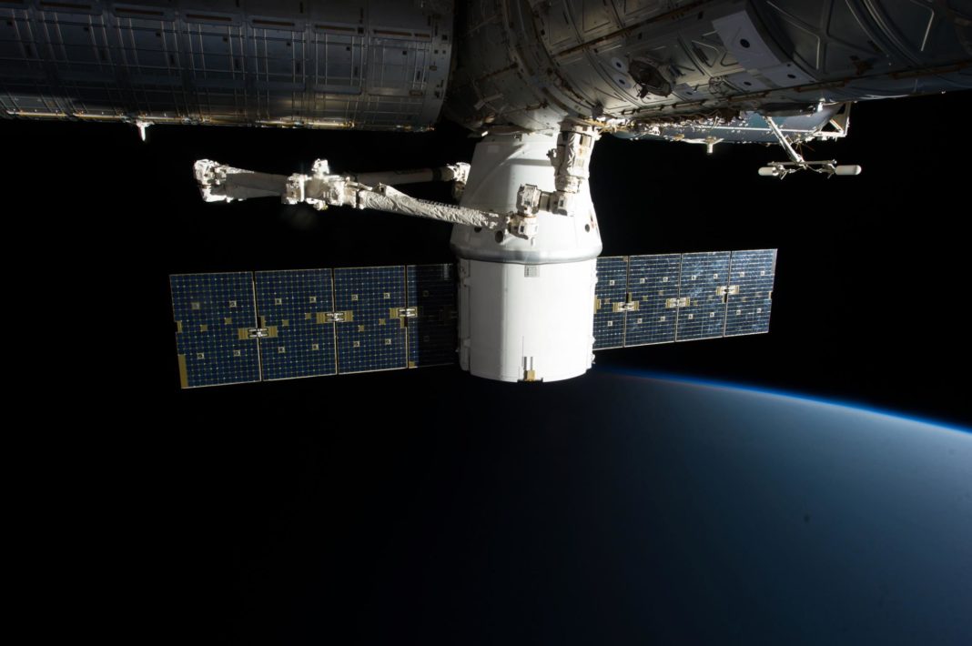 мкс дракон Два Дракона в небето: SpaceX успешно изпрати провизии към Международната космическа станция