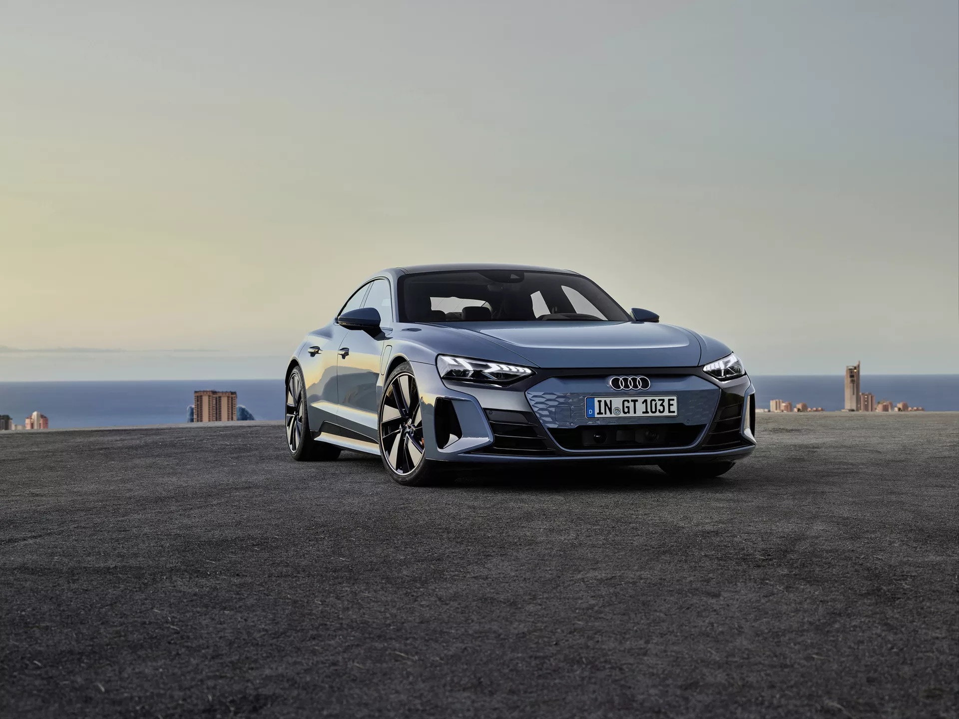 Audi представи електромобила e-tron GT: почти 500 км пробег и начална цена 99 800 евро