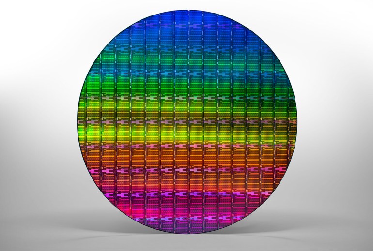 Intel представи 10 nm сървърни процесори Xeon Ice Lake-SP с до 46% ръст на производителността