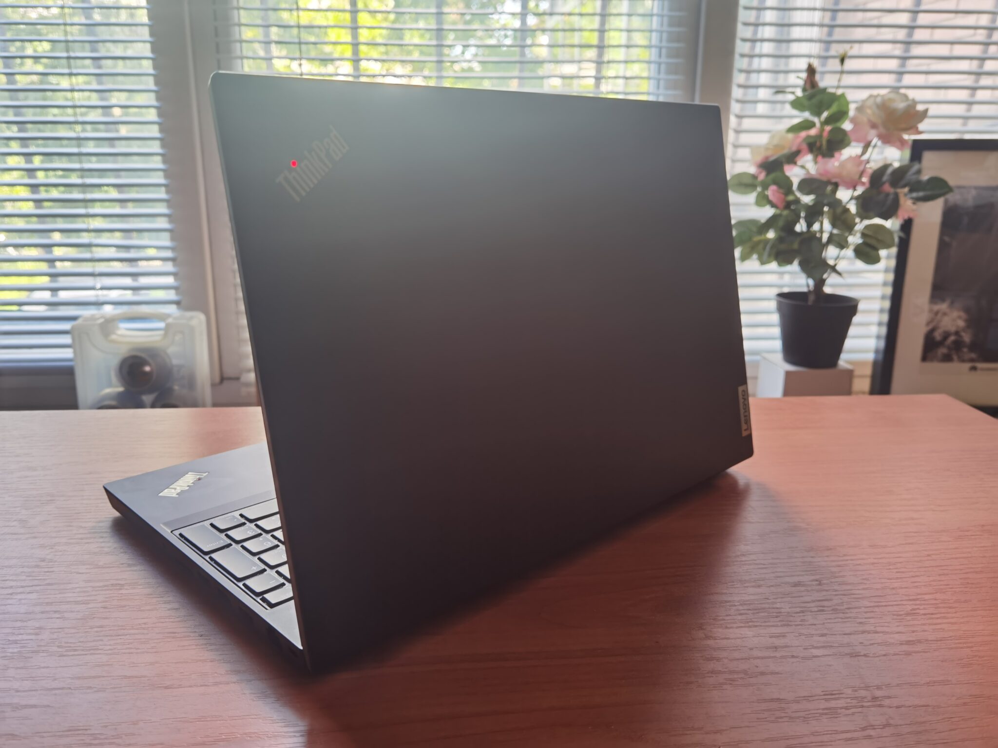 Lenovo ThinkPad T15p Gen 1 – добрият стар бизнес дух се връща на сцената