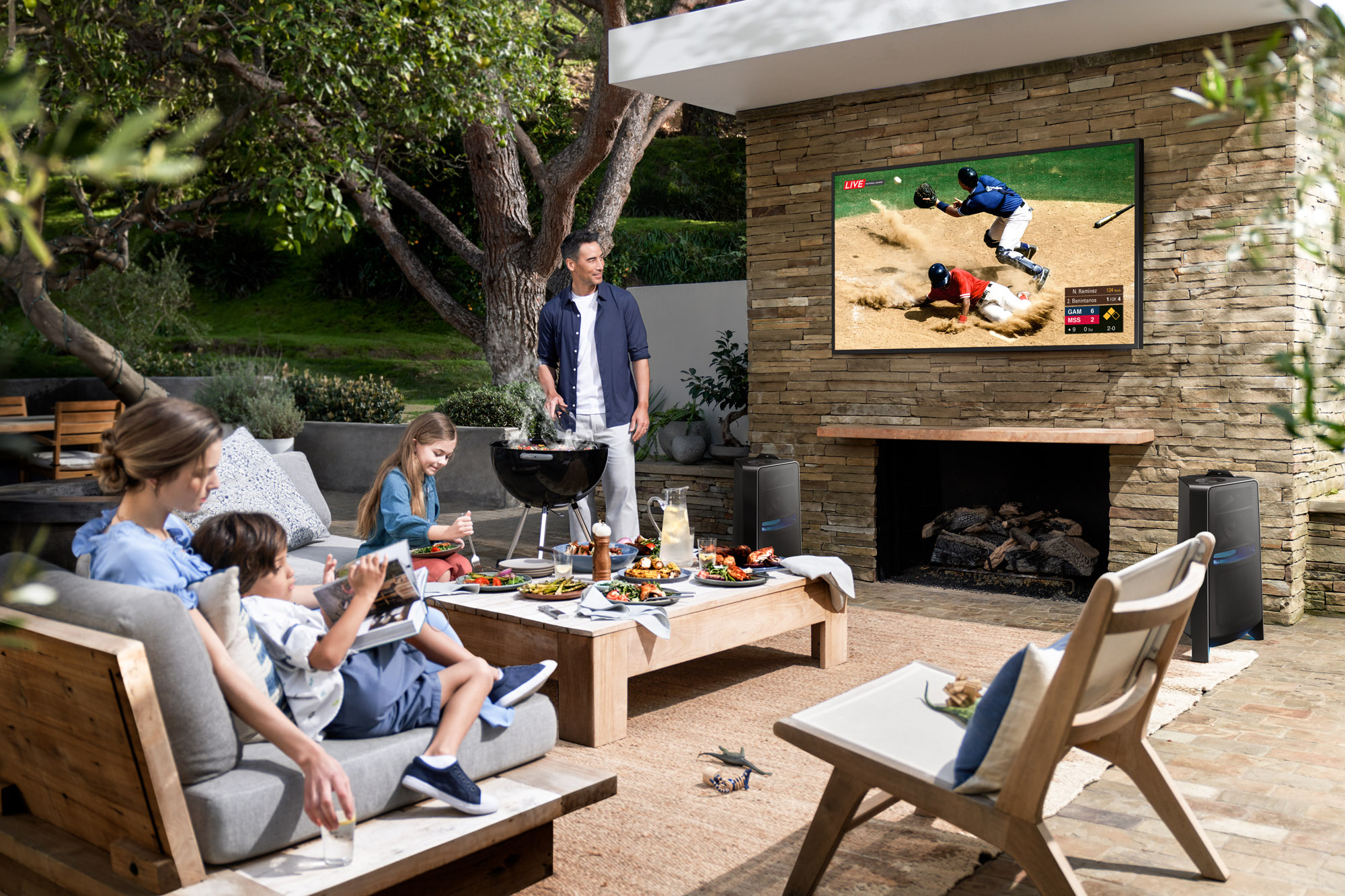 Samsung България стартира продажбите на The Terrace – първия лайфстайл телевизор, пригоден за външни условия