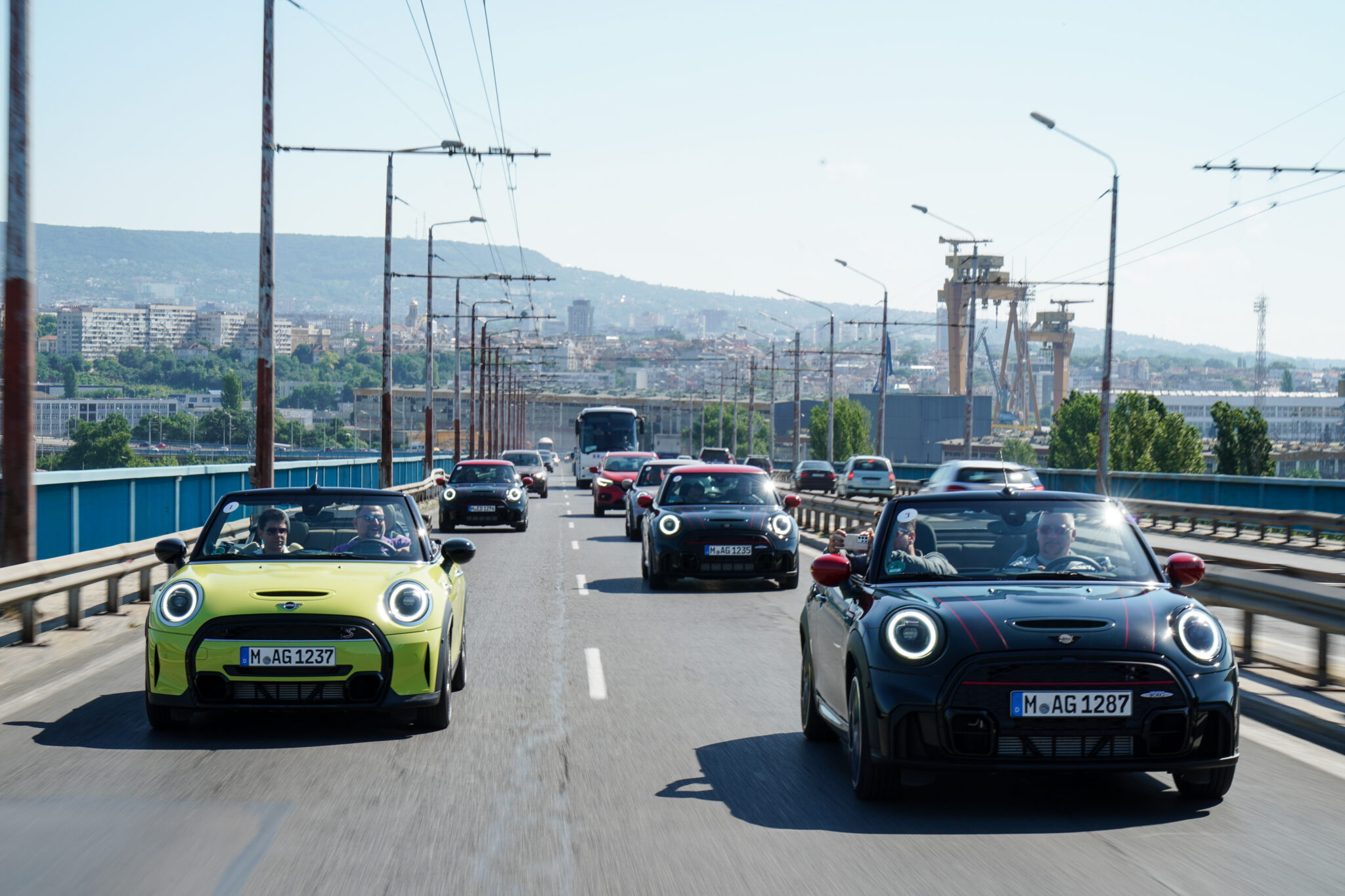Новите MINI Hatch, MINI Cabrio и MINI Countryman дебютираха в България