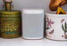Sonos обвини Google, че блокира използването на няколко гласови асистента в умните колони