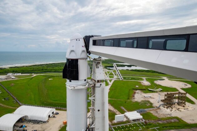Falcon 9 и Crew Dragon са готови за първата цивилна мисия на SpaceX с име Inspiration4