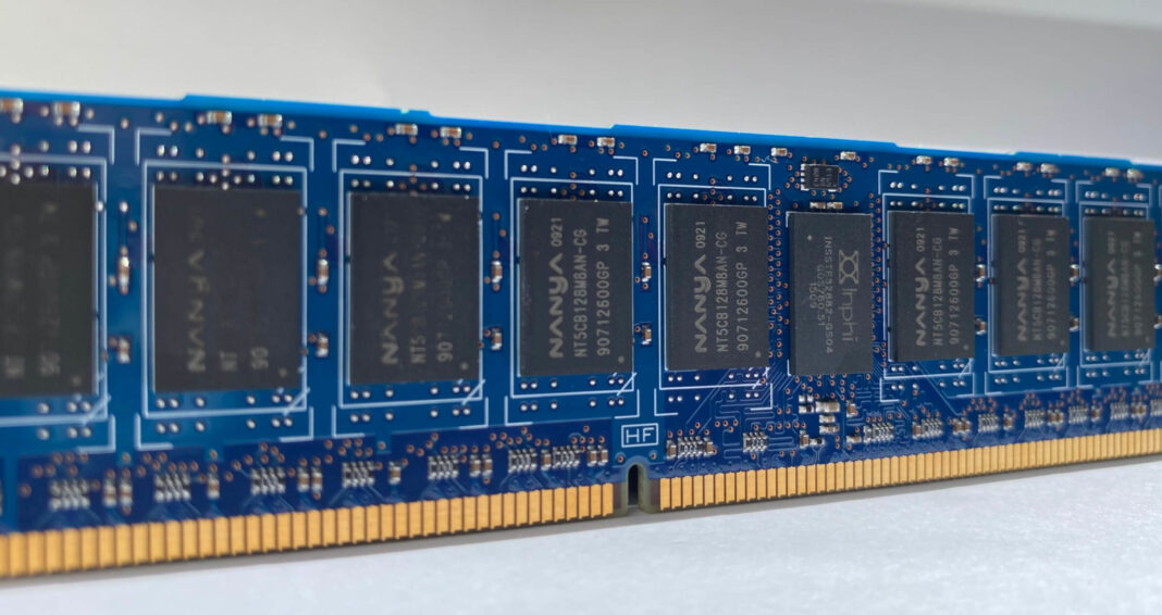 Lots-of-modules-of-Nanya-memory-and-1-buffer-chip-classic-server-RAM-scaled Цените на паметта драстично ще паднат след година