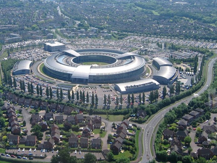 Aerial_of_GCHQ,_Cheltenham,_Gloucestershire,_England_24May2017_arp Amazon ще предоставя облачни услуги на британските шпиони