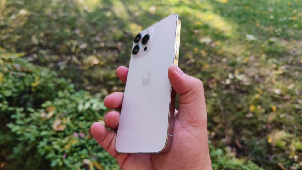 iPhone 13 Pro Max – чудовищна мощ, топ камери и малко слабости