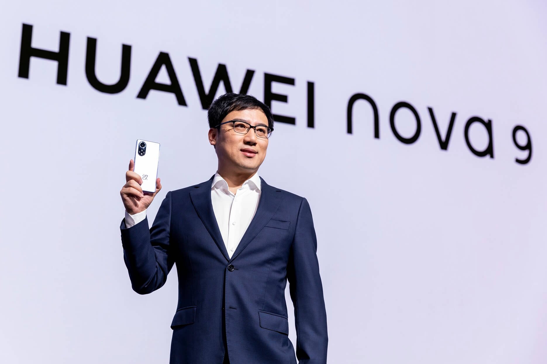 Huawei представи nova 9, Watch GT 3 и слушалки-червило във Виена