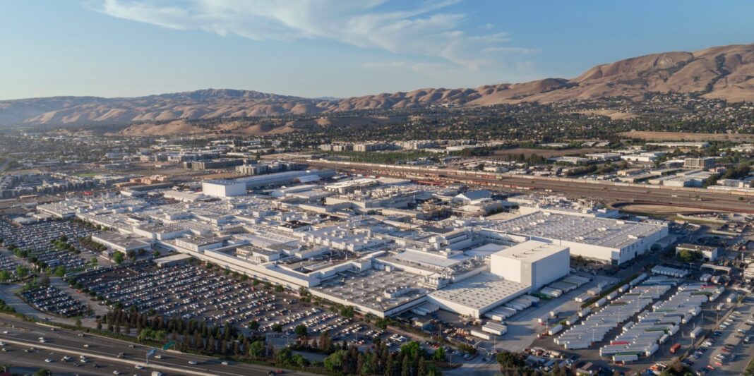 Tesla-Fremont-factory Гигафабриката на Tesla бе обявена за най-ефективният производител на автомобили в САЩ