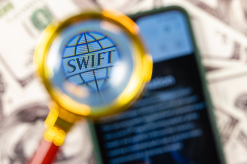 Какво ще стане, ако Русия бъде изключена от системата SWIFT?