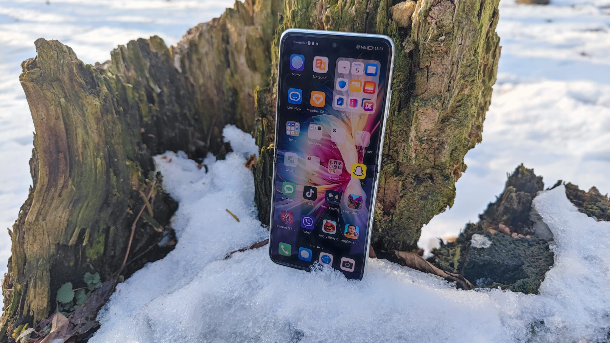 Huawei P50 Pocket – отличен екран, впечатляваща хардуерна мощ и камера за класа на „флипфоните“