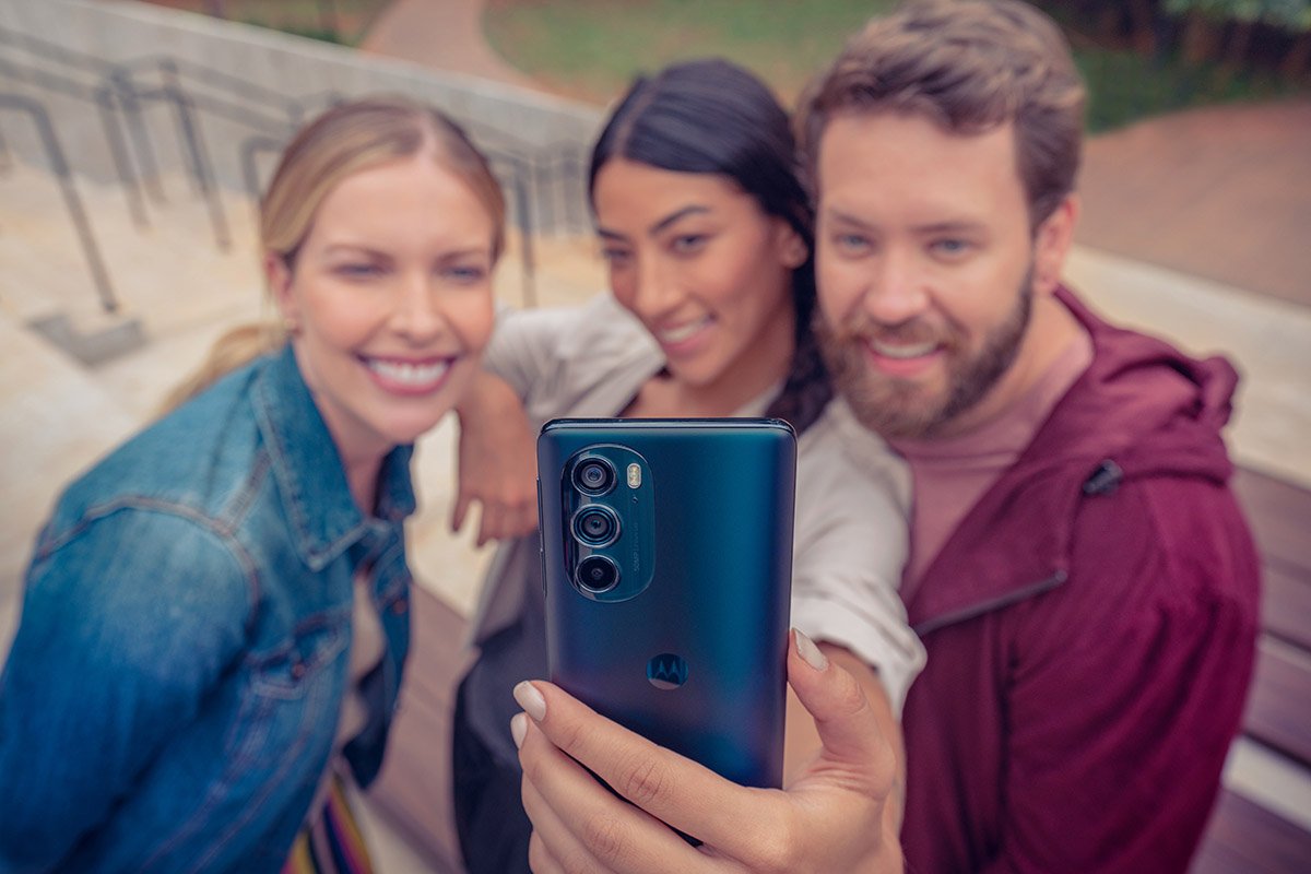 Moto edge 30 Pro е новият флагман на Motorola