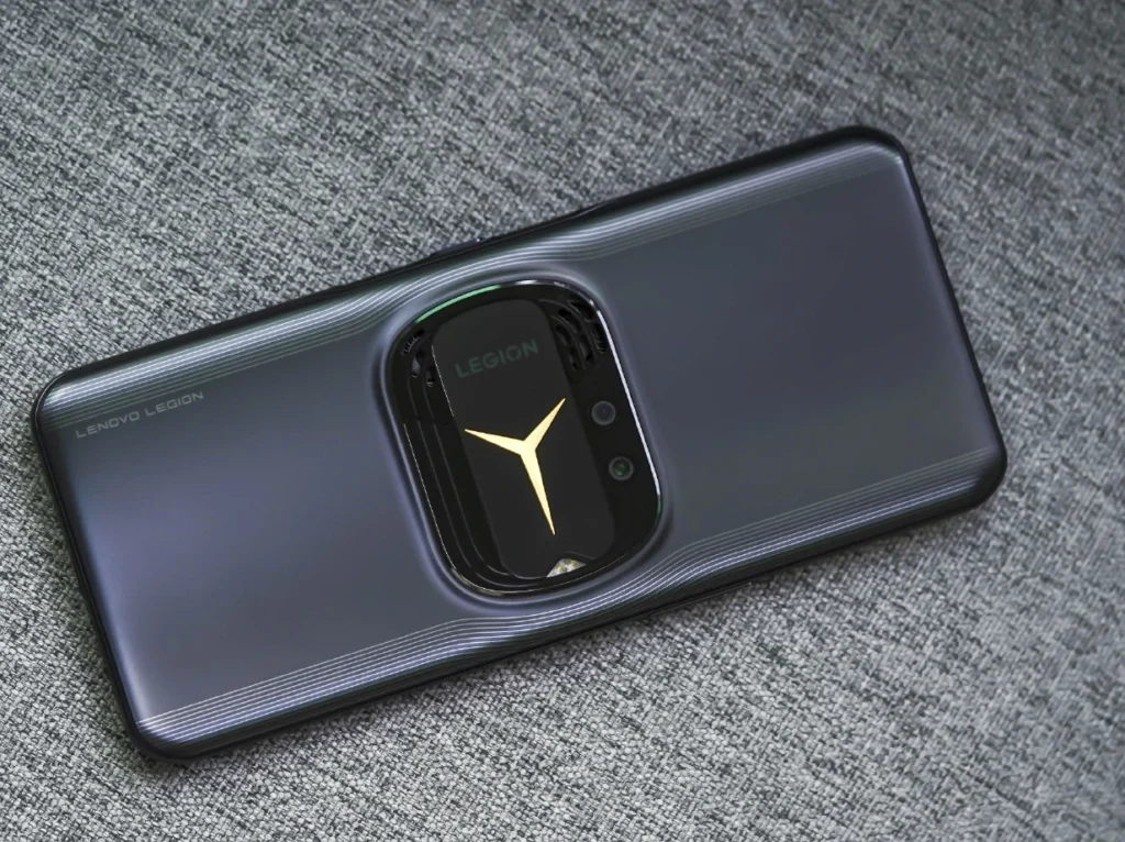 Lenovo официално представи геймърския смартфон Legion Y90