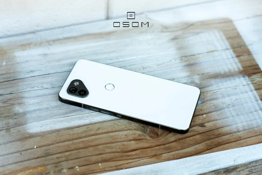 Неизвестната компания Osom възнамерява да се конкурира с флагманските смартфони на Apple и Samsung