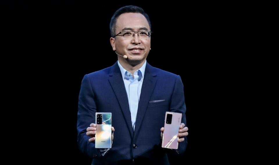 Honor подготвя първия си флип телефон, предизвиквайки Samsung и Motorola