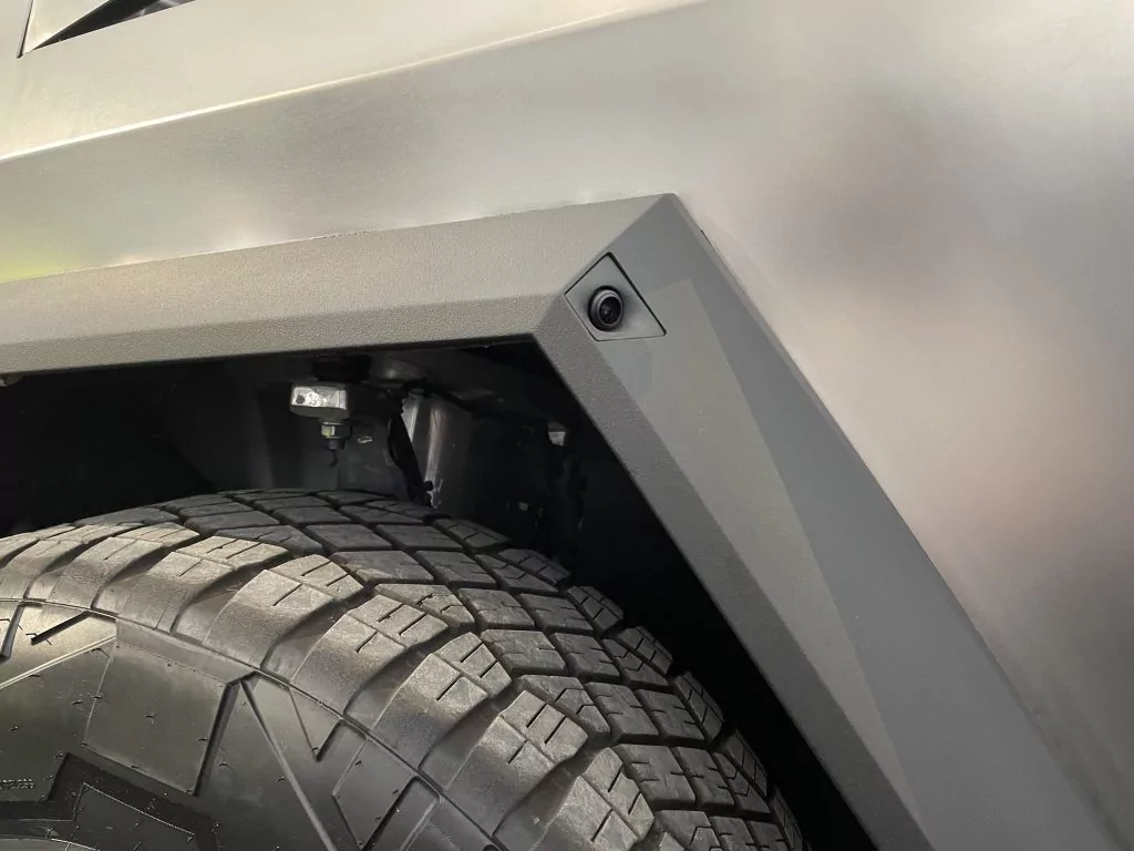 По време на презентацията Cyber Rodeo Илън Мъск показа обновения Tesla Cybertruck