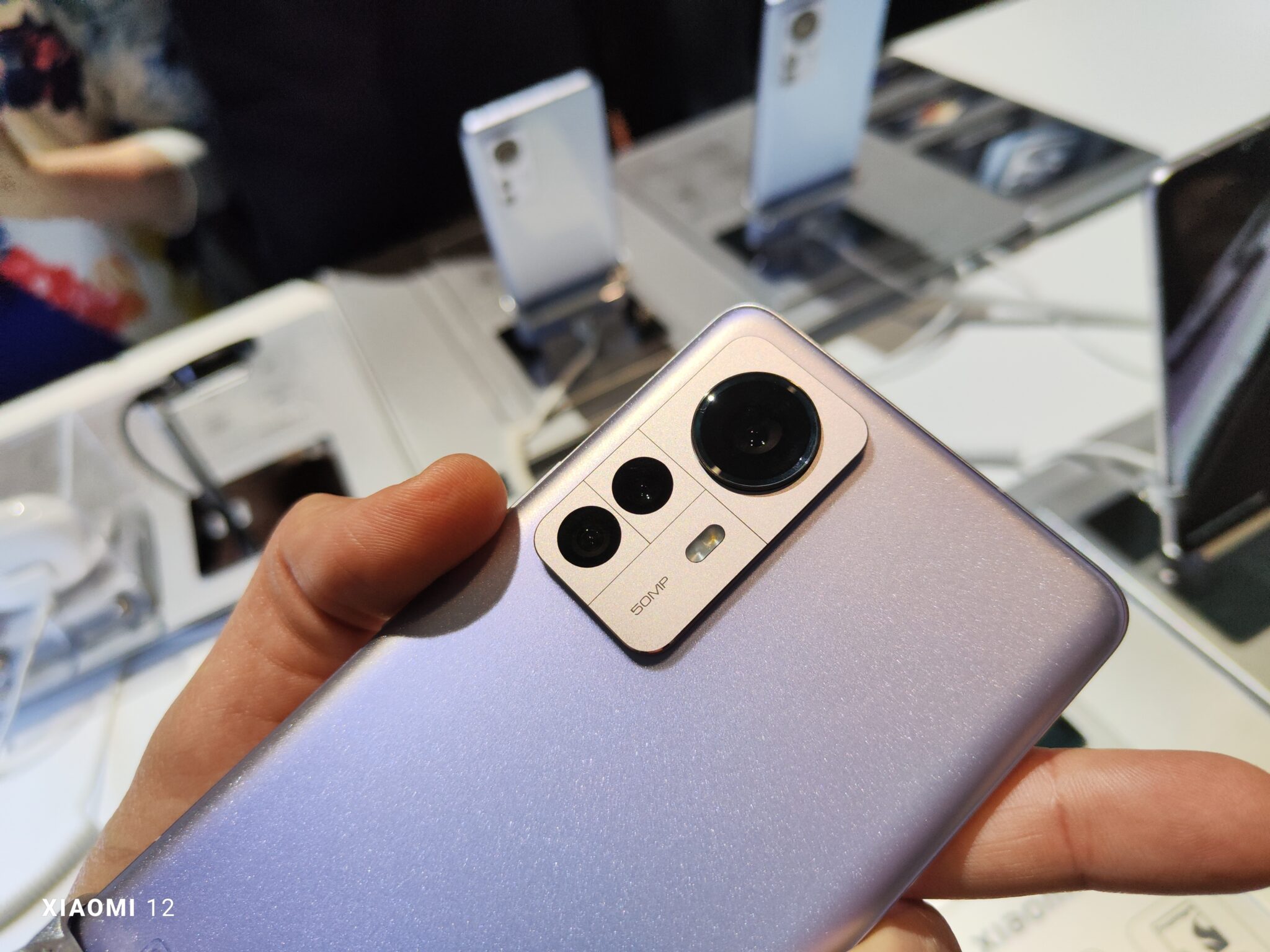 Xiaomi 12 – малкият флагман с красив дизайн