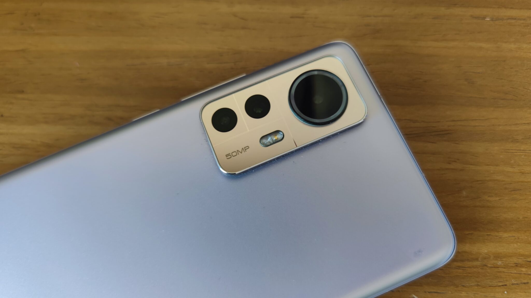 Xiaomi 12 – малкият флагман с красив дизайн