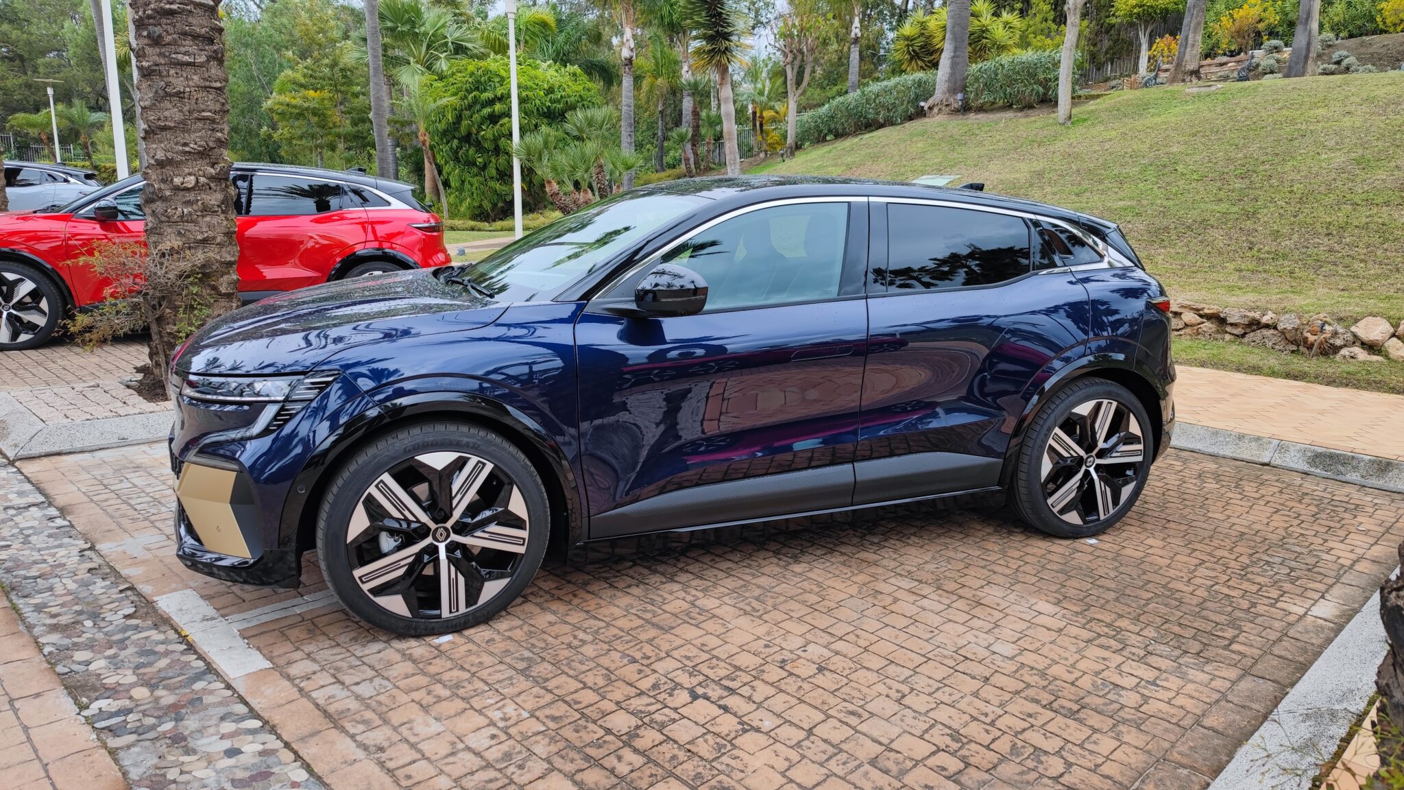 Renault Megane E-Tech: 100% електрическо прераждане
