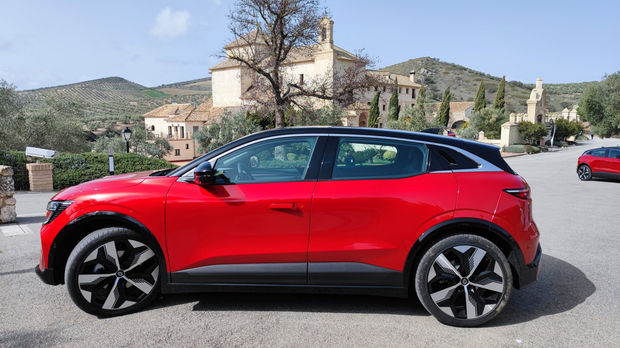 Renault Megane E-Tech: 100% електрическо прераждане