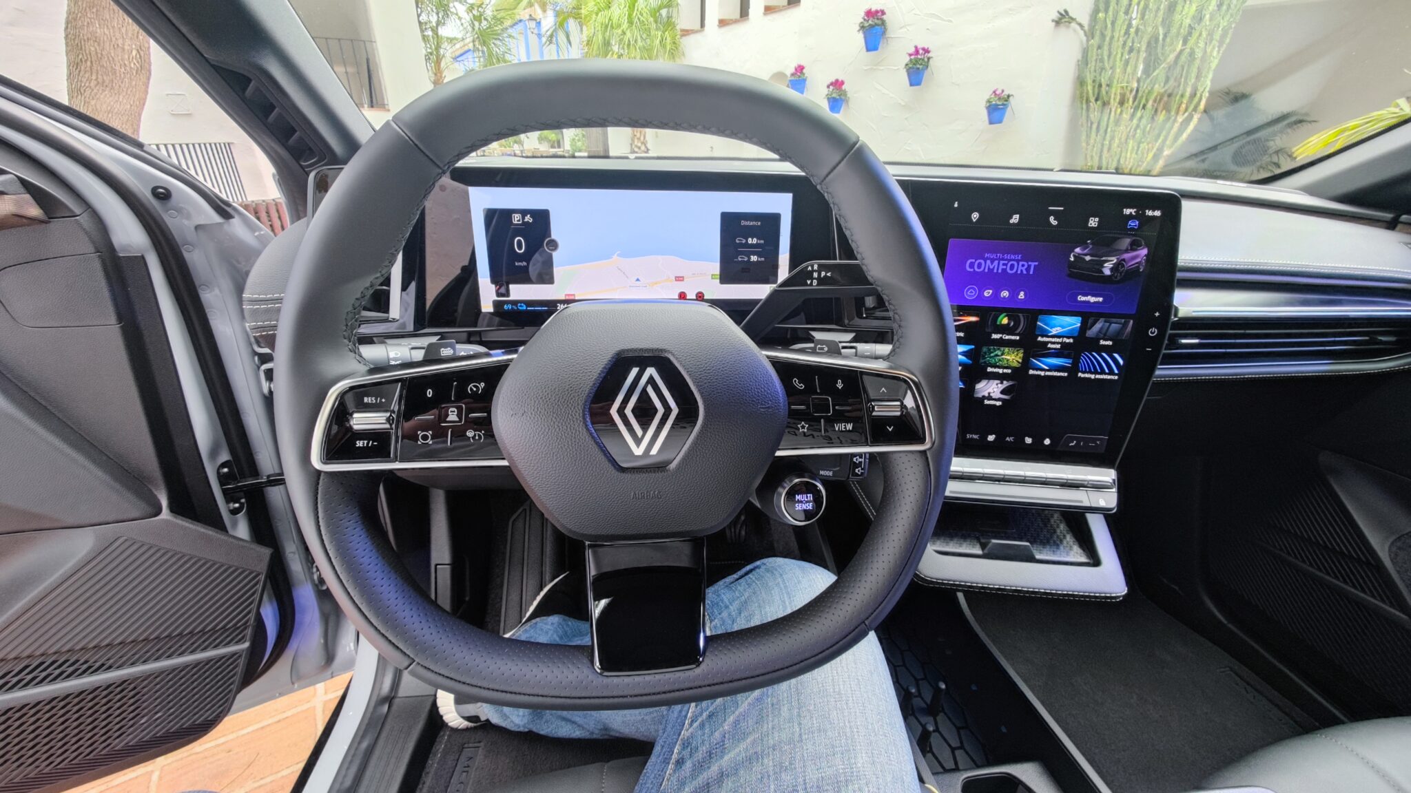 Renault Megane E-Tech: 100% електрическо прераждане